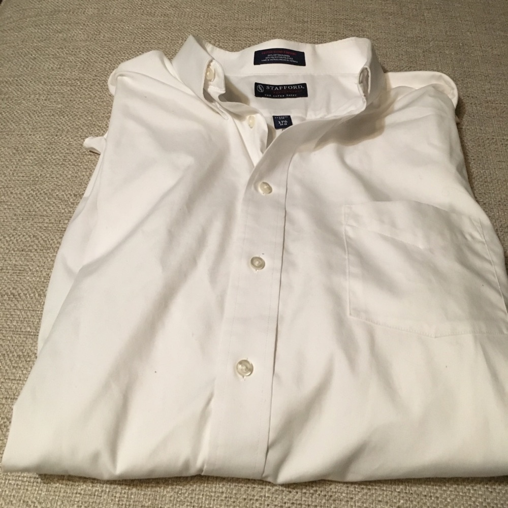 Men’s classic fit dress shirt